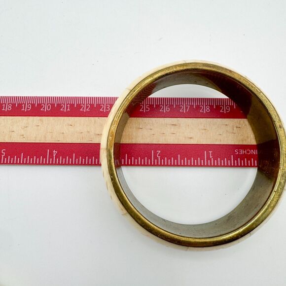 Vintage Cream Bangle Set 2 – Carved Resin & Gold-Tone Boho Bracelet Stack Chunky - Picture 8 of 8